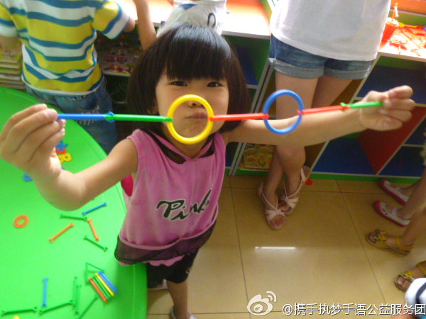 7��8����8��15�գ�ɽ�|������W(xu��)���y�ֈ�(zh��)��(m��ng)�����Z(y��)�������(w��)�F(tu��n)��ɽ�|�Ͳ��e�k�˞���37��Ĺ�����(d��ng)�������������؅^(q��)���L�@����ͯ�ļ�ͥ���˽Ⲣӛ��@����ͯ����ͽ�����r���_(k��i)չ�o(w��)�ϵK���Z(y��)��Ӗ(x��n)�ࡣ�D��ɽ�|ʡ�Ͳ��а��`����(f��)���ĵĺ��ӂ�չʾ�����Ą�(chu��ng)���ֹ���