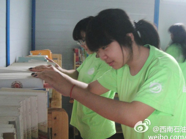 7��20�����巿����Đ��ĕ��ݽK��������ʯ�ʹ�W(xu��)У��ӛ�߈F꠆T����Ŭ���²����ꮅ���D��һ��꠆T������D���^����¶������ϲ��Ц����