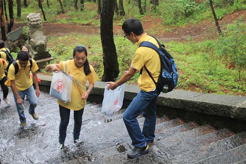 ��ǧ�{ɽ����ͽ����߻��(d��ng)�����(du��)�T����ʰ���^(q��)�����������Ƶĭh(hu��n)�����С�