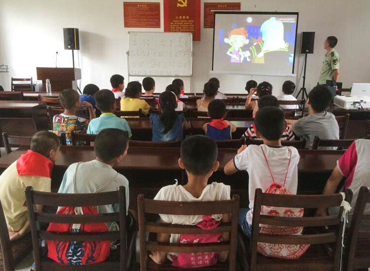 ־Ը����Ո(q��ng)���ą^(q��)�侯���(du��)��ǰ�����ٽoС���т���������ȫ֪�R(sh��)�v����