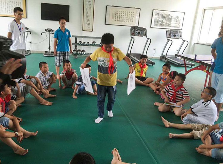 С���т���־Ը��չʾ�Լ��Ĳ�ˇ��