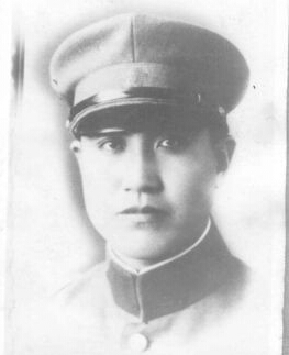 �������h�壬�|���d������1908������������ڵ�����ͥ���x�켽܊�^(q��)�Γ�܊˾��T��1924���M(j��n)��|���v���������I(y��)����У����У�̹���1931�����Rռɽ�������У���٣������˽��򿹑�(zh��n)�Ȍ�������(zh��n)��1936���κӱ����h��܊��У����(d��o)�L��1938��8���ʲ����x����꠱��x�켽܊�^(q��)��ʽ������x�켽܊�^(q��)�Γ�܊������˾��T��1939������Ї����a(ch��n)�h��1940���ڰوF���(zh��n)�Љ��Ҡ������r��32�q��