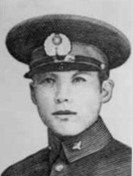 鐺��ģ�1916�꣭1937��8��17�գ����|�����(zh��n)������܊��5���մ���w�ІT�� ����һ�ˡ���׃�����܊����У���ڮ��I(y��)��1937��8��17�գ����ٵ������Zը�Ϻ����Ĵ�·��܊�܊˾��r�����ձ�܊�֮�����ړ������C������鐺�����������딳����┵(sh��)ʮ���ձ�ʿ������������鐺��Ĳ������������w�ІT����֘�����������܊��֮�������һ�w�ӏ��Ԛ�ѳ����������������һ����������Ӣ����