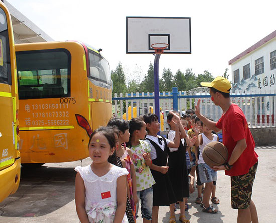 ���Ϲ��I(y��)��W��(j��ng)���Q(m��o)�׌WԺ����ϵ�P�h�������ж�������������`꠵�����ʡƽ�ɽ���P�hѦ���(zh��n)���Ӝϴ���ӢС�W�_չ֧�̻�ӣ��e�k��ӢС�W��һ��Ȥζ�\�ӕ���׌�W���w���W��ƥ�˾������D��־Ը�߽o�W���ĄŃ����͡�