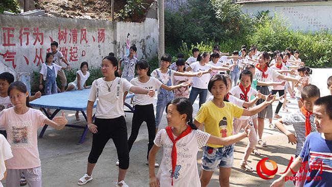 ���ϿƼ���W(xu��)��һ��һ·���x��(w��)֧���c���ʷ�ؚ�{(di��o)�Ќ��`�F��������ꖿh��¹ɽ�(zh��n)�u�ŸG���_չ�x��(w��)֧�̺ͷ�ؚ�{(di��o)�����D��־Ը�߽̺��ӂ�̫�Oȭ�����F��ṩ��