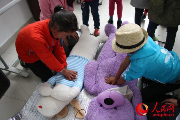 �V�|�t(y��)�ƴ�Wů�L�Ї�־Ը����(w��)꠵��Ĵ�ʡ�����ݿ����h�����l(xi��ng)���ʹ��_չ����־Ը����(w��)���̺��ӂ��ƌW�\�����p���\�ӓp������ᘌ��\�ӳ�Ҋ�܂���r���ڼ����Ծȼ������D�麢�ӂ����ò�ż�����ķΏ�(f��)�K�������ȼ��ȼ��ɡ����F��ṩ��