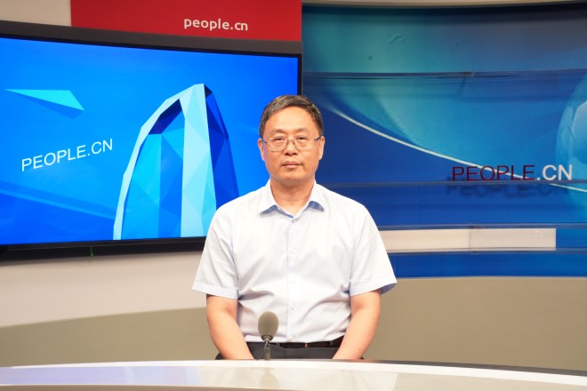 中國藝術(shù)研究院院長、黨委副書記周慶富做客人民網(wǎng)。張力洋攝