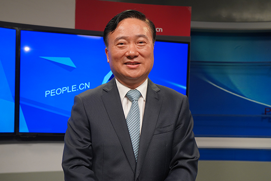 中國五礦集團(tuán)有限公司黨組書記、董事長翁祖亮做客人民網(wǎng)。實習(xí)生趙晉杰攝